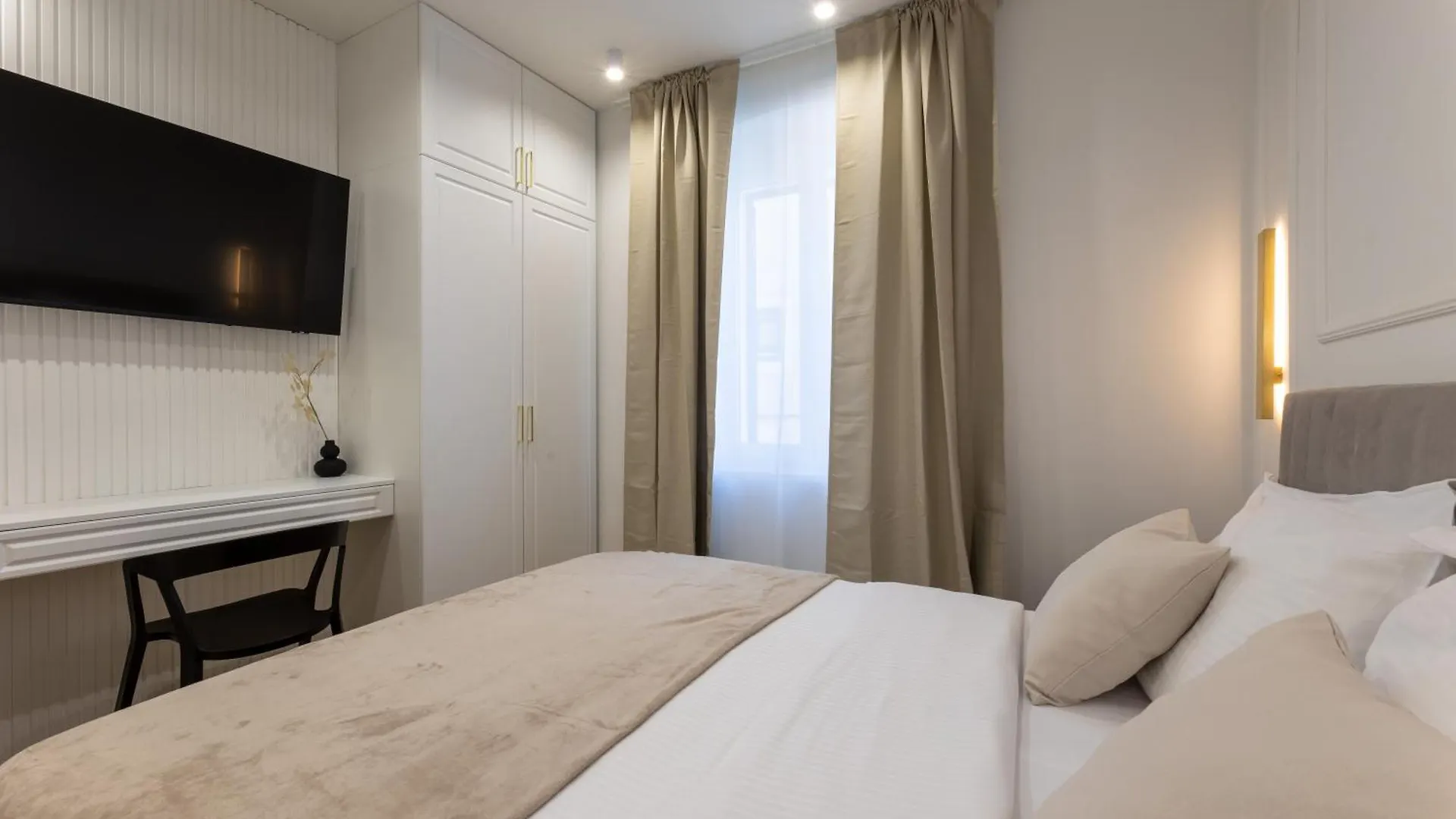 Palace Luxury Suites Split 0*,