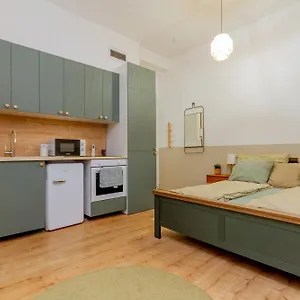 rothapartmentsgarden.inbudapesthotels.com/